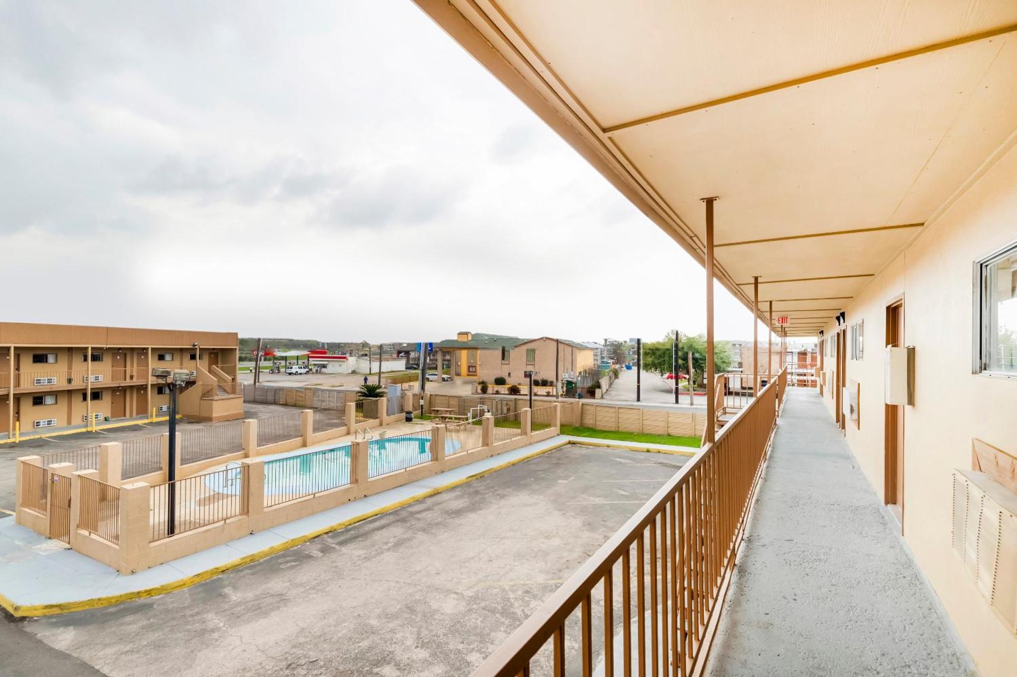 Oyo Hotel San Antonio Lackland Afb Seaworld Hwy 90 W Экстерьер фото
