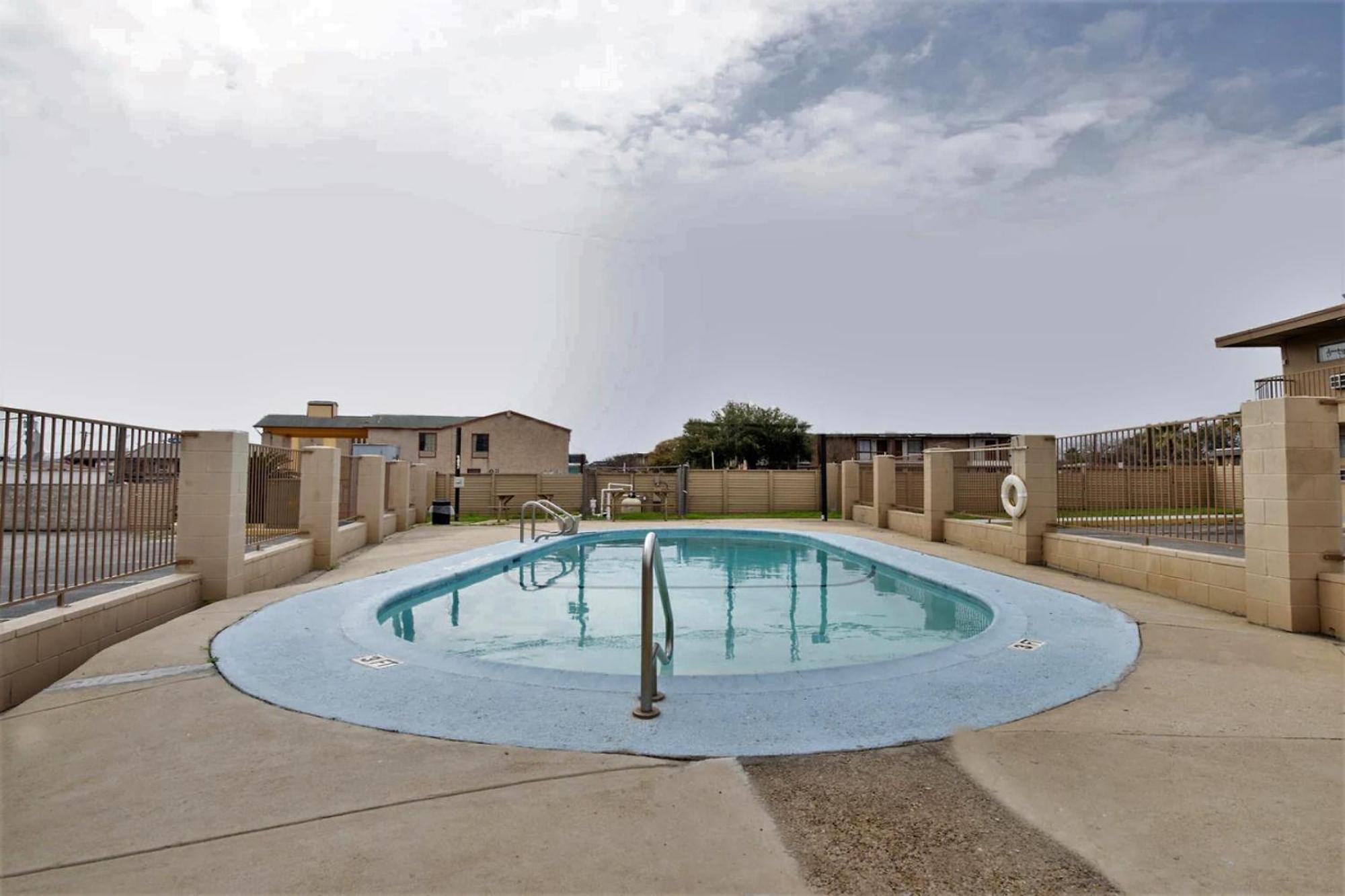 Oyo Hotel San Antonio Lackland Afb Seaworld Hwy 90 W Экстерьер фото