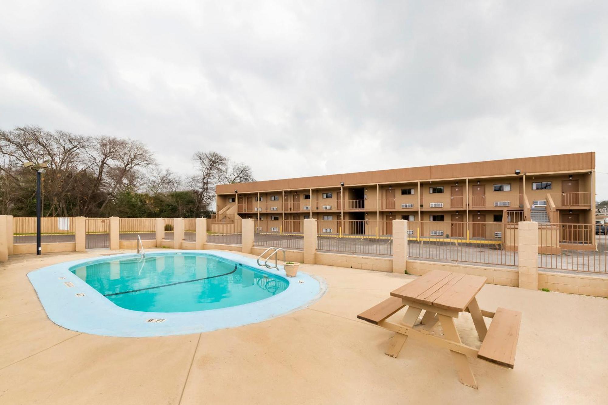 Oyo Hotel San Antonio Lackland Afb Seaworld Hwy 90 W Экстерьер фото